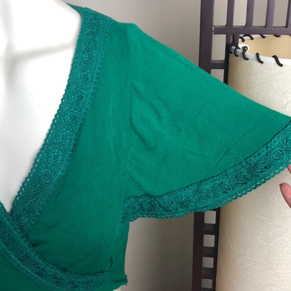 Miami Francesca’s Forest Green V-Neck Crop Top Lace Trim Size L - Picture 4 of 11